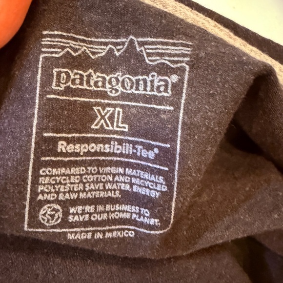 Patagonia Women’s Responsibili-tee with Colorful Logo sz XL - Picture 6 of 9